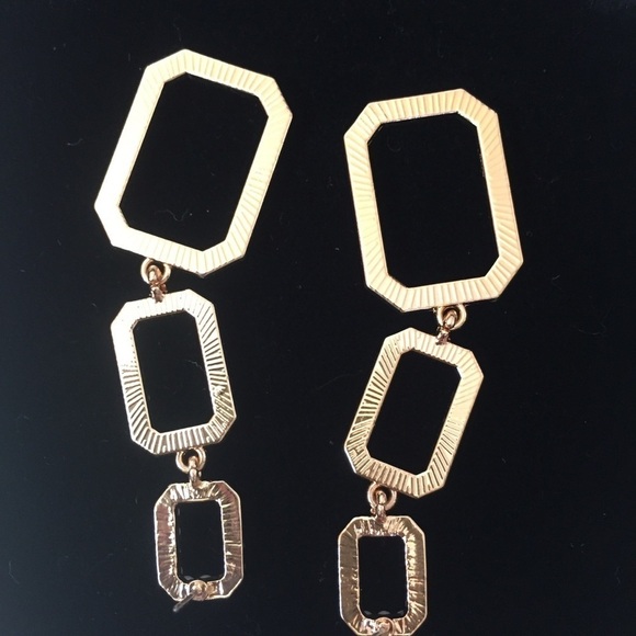 Gold-tone Gradient Square drop pearl earrings - Picture 5 of 8